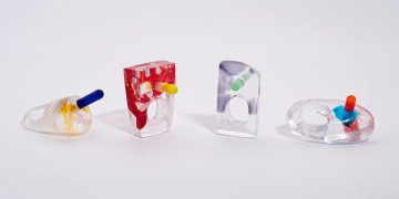 Студентката Теодора Николова представя бижута от стъкло в Испания