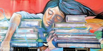 Подарената книга и приказките в детството стимулират четенето