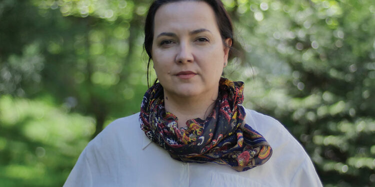 Лято на къси панталонки, цветя и принтове на картини