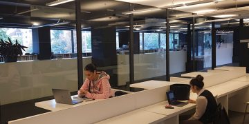 Предварителната подготовка, снимка на която сте усмихнати и искреност отварят врати на кандидатите за работа