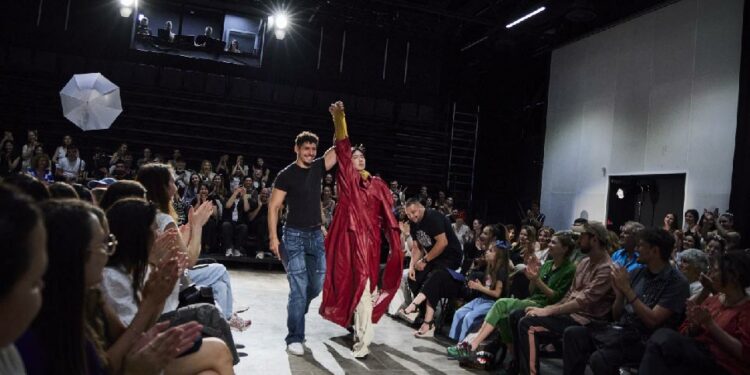 „Пясъчна буря“ на Петър Христакиев отнесе конкуренцията в конкурса за млади дизайнери IDEA MODA’2024