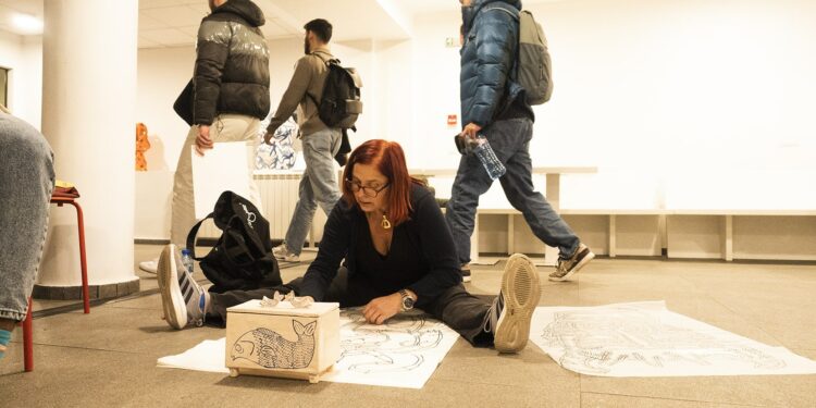 Близо 50 студенти се включиха в 6-часово рисуване