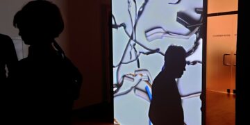 Боклукчийски кофи с видеомонолози в Двореца