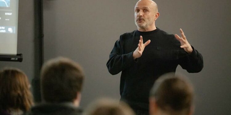 Георги Тошев – човекът, който разказва истории