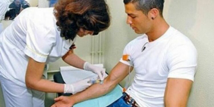 Кристиано Роналдо дарява кръв на всеки три месеца