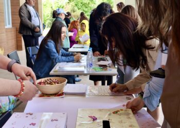 Поезия на тревата и Таро под терасата