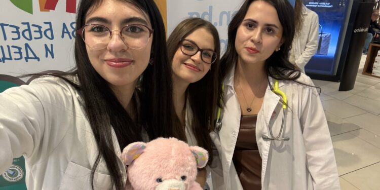 Защо доброволчеството се превръща в суперсила на младите